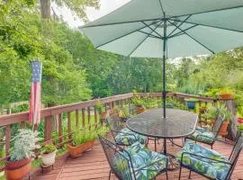 Lovely Bryan Home w/ Deck - 4 Mi to Kyle Field!