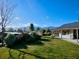 Lake Hawea Hideaway - Lake Hawea Holiday Home