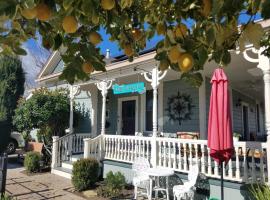 Abbey House Inn，位于Winters的酒店