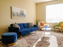 Spacious Two Bedroom Apartment- 10mins to Disneyland，位于安纳海姆的酒店