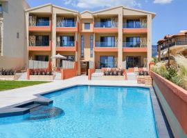 Castaway Suites - Studios Christos，位于利迈纳里亚的酒店