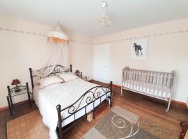 Gite de la Verrière, 12 personnes, 5 chambres，位于Portieux的酒店