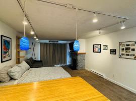 Cute Ski Condo at Base of Mt Alyeska Prime Location，位于安克雷奇的酒店