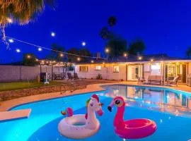 Sunshine Oasis! Heated Pool, Mini Golf, Sleeps 12