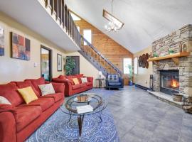 Chalet renovated Near Casino, Camelback , Kalahari 4bdrms firepit hot tub game room，位于托比汉纳的酒店