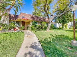 Redlands Home with Community Perks 1 Mi to Downtown，位于雷德兰兹的酒店