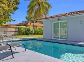 Miami Paradise-Poolside House-Centrally Located