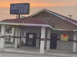 Brooks City Executive Inn