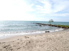 Apartamento frente al mar entre Tolu y Coveñas，位于Puerto Viejo的酒店