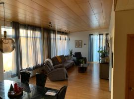 Spacious Cozy House in Keflavik，位于凯夫拉维克的酒店