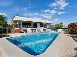 'Arafura Blue' a Poolside Family Oasis on the Coast