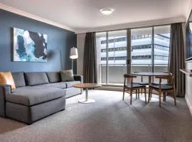 Central 1-Bed with Parking, Pool, Sauna & Gym