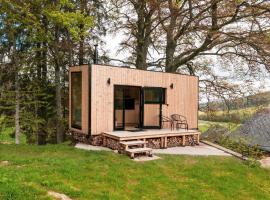 cozy Black Forest Tiny House close to lake，位于施卢赫湖的小屋