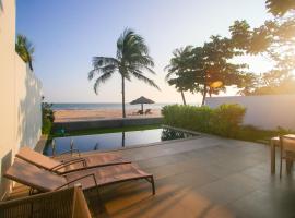 Faru Beachfront Villa Sanctuary Ho Tram，位于后川的酒店