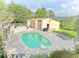 Belle villa avec jardin piscine et salle de sport