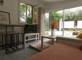 Charmant studio lumineux à Chaville，位于沙维勒的酒店
