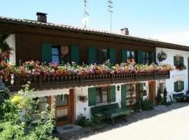 Ferienwohnung in Bad Bayersoien mit Terrasse, Grill und Garten