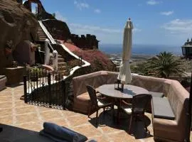 Castillo Lanzarote Villa Sophie - Luxury Villa -Sleep in a volcanic cave with heated pool