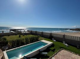 Oasis en la playa: piscina y relax，位于库列拉的酒店