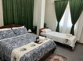 La Wood Homestay near Kuala Besut Jetty，位于瓜拉勿述的酒店