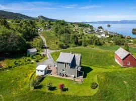 5 Bedroom Cozy Home In Bjoa