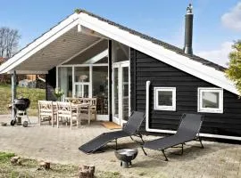 Beautiful Home In Rude With Kitchen