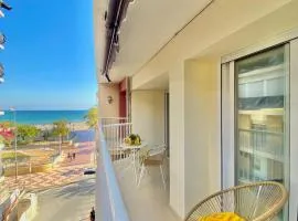 Apartamento Moderno en Primera Línea de Playa