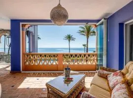 Spacious Seaside Retreat - La Perla del Mar