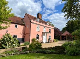 学院宾馆，位于彼索普斯托福Stansted Mountfitchet Castle附近的酒店