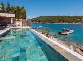 Luxury Villa Bohemian 1 heated pool near sea，位于塞尔察的酒店