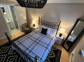 Executive double bedroom with en-suite，位于Easthampstead的民宿