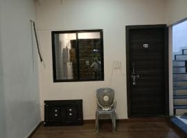 Single Room For Rent in Mahalaxmi Nagar，位于印多尔的乡村别墅