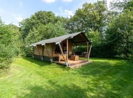 Safari tent 1 op Wellness Camping en B&B Stoltenborg，位于Winterswijk-Meddo的豪华帐篷