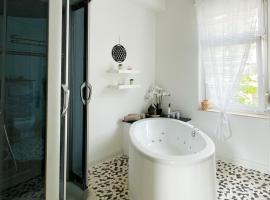 Wohlf&uuml;hloase in der City，位于卢肯瓦尔德的带热水浴缸的酒店