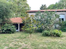 Logement au calme entoure d un grand jardin，位于Falleron的酒店