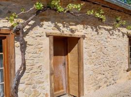 Ancienne dépendance pierre et bois，位于Alan的酒店