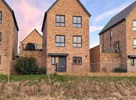 Canalside Home in lovely Swindon