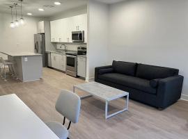 The Monroe Apartments by Barsala，位于克利夫兰的酒店