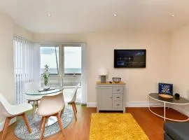 Just Stay Wales - Meridian Bay Beachfront Apartment with Private Secure Parking