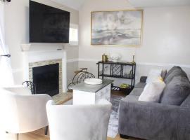 Cozy French Style Villa- 3 Bed-Casino-Pools-Jacuzzi，位于诺维奇的酒店