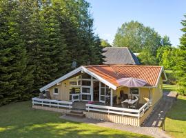 Stunning Home In Tranekær With Sauna，位于Tranekær的带按摩浴缸的酒店