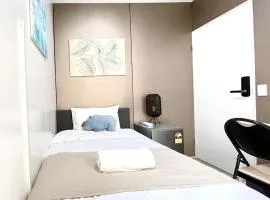 Chic Single Room - Convenient Spot at Pymble - Shared Bathroom