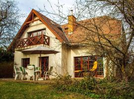 Pine Grove Villa，位于格德勒的酒店