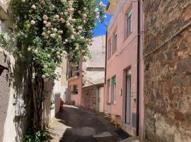 Sardinian tower house，位于马科梅尔的酒店