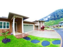 New 4 Bedroom Home with Ocean and Gorgeous Mountain Views in the gated community of Mauna Olu，位于Waianae的乡村别墅