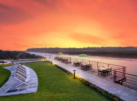 Park Safari Resort, Chitwan National Park，位于奇旺的酒店