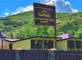 Tau House hotel，位于Saty的酒店