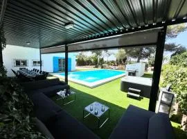 Villa San Patricio I Piscina Privada I Jacuzzi Spa I BBQ I PS5 I Aire Acon I 3000m2 I 5min-Centro