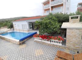 Apartmani Bilokapić Primošten，位于普利莫顿的酒店