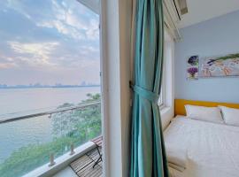 Hanoi Home 2 - Lake View Apartment，位于河内西湖附近的酒店